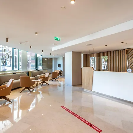 By Ihg