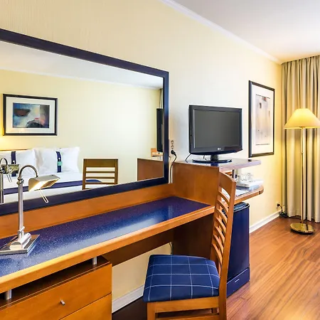 By Ihg