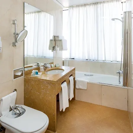 By Ihg Hotel 4*