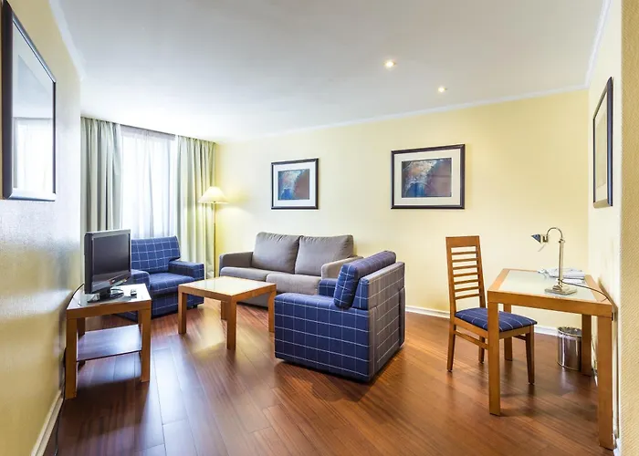 By Ihg 4* ליסבון