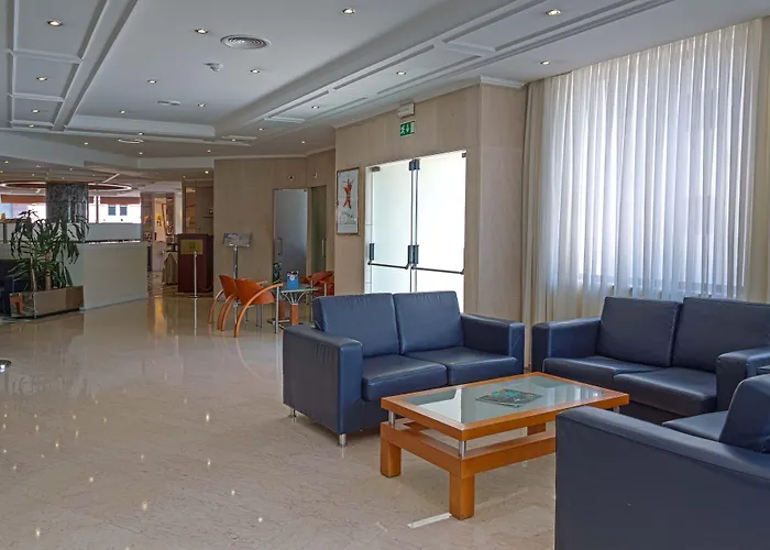 By Ihg